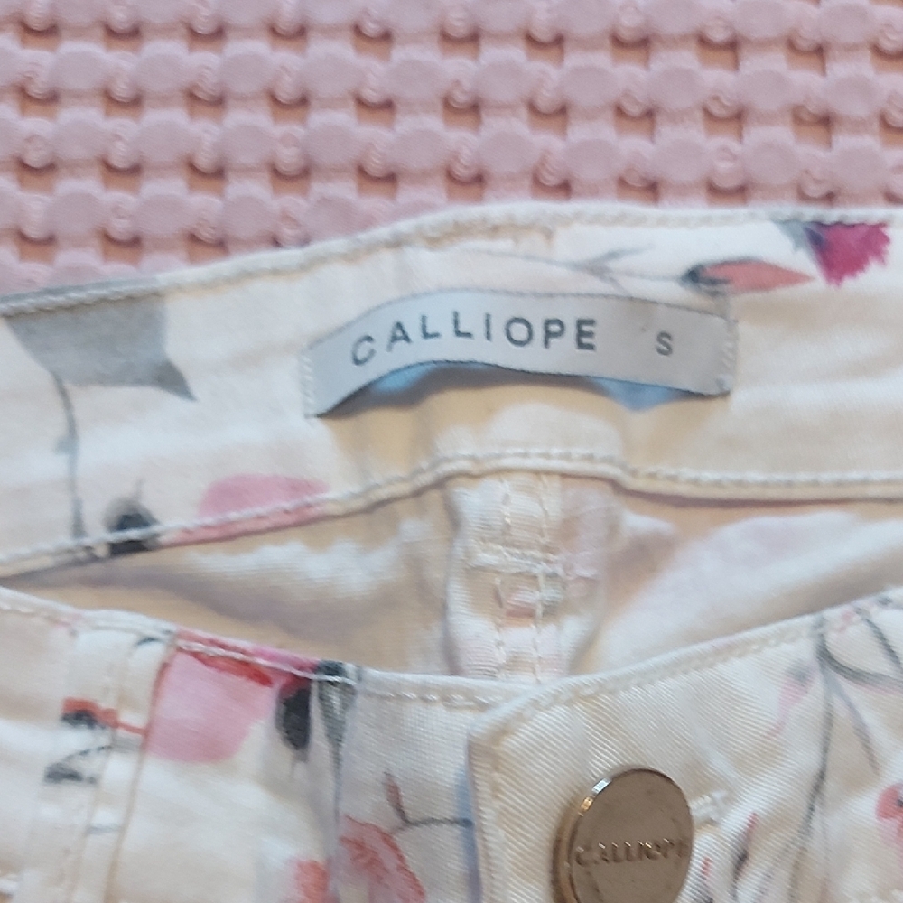 Floral Women's Cropped Jeans - Picture 6 of 12